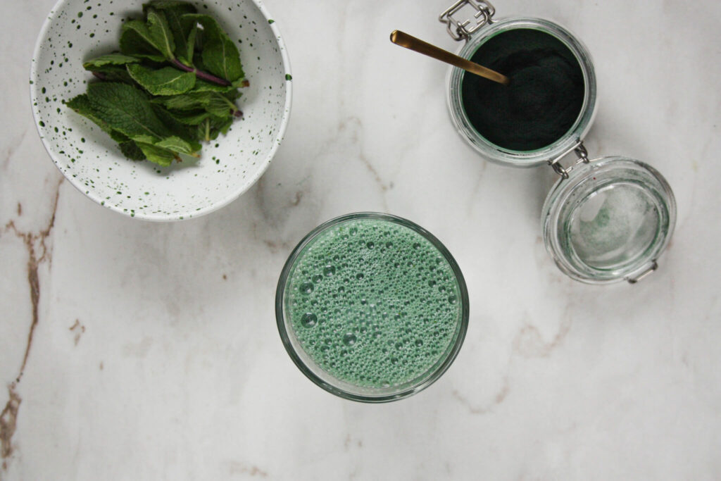 Mėtinis spirulinos kokteilis