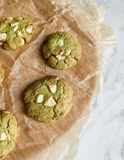 Almond matcha cookies with white chocolate